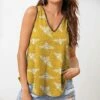 Budget 😉 IZURIA Yellow & White Bee V-Neck Curved-Hem Tank - 👩 Women 🥰