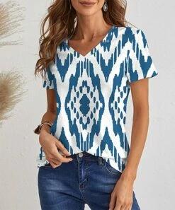 Promo 💯 IZURIA White & Blue Abstract Geometric V-Neck Tee - 👩 Women 💯