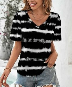 Outlet ⭐ IZURIA Black & White Tie-Dye Stripe Bell-Sleeve V-Neck Top - 👩 Women 😀