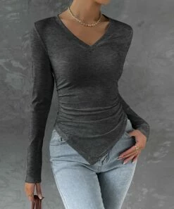 Brand new 🌟 IZURIA Charcoal Side-Shirred Triangle-Hem V-Neck Top - 👩 Women ❤️