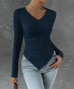 Flash Sale π IZURIA Navy Side-Shirred Triangle-Hem V-Neck Top - π© Women π