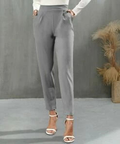 Flash Sale 👏 IZURIA Gray Pleated Elastic-Waist Pocket Crop Pants - 👩 Women & Plus 🎁