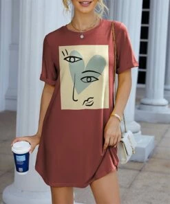 New 🔥 IZURIA Burgundy Abstract Face Short-Sleeve T-Shirt 👗 Dress - Plus 🧨