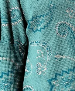 Brand new 🔔 IZURIA Aqua & White Paisley Waffle-Knit Balloon-Sleeve Tunic - Plus ⭐ -IZURIA Sales Store zu99048585 alt 2 tm1630520927