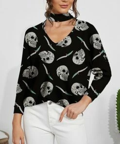 Promo 🌟 IZURIA Black Skull Keyhole Buttoned-Band Cutout Neck Top - 👩 Women ⭐